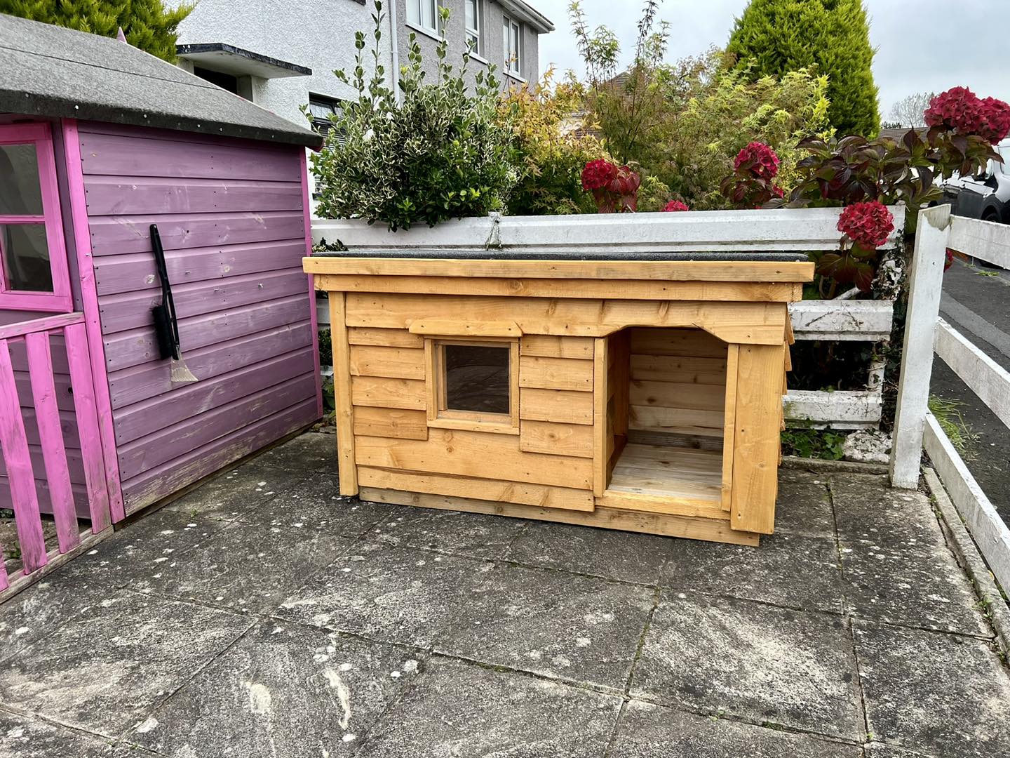 Medium Dog Kennel with Inner Porch Doorway